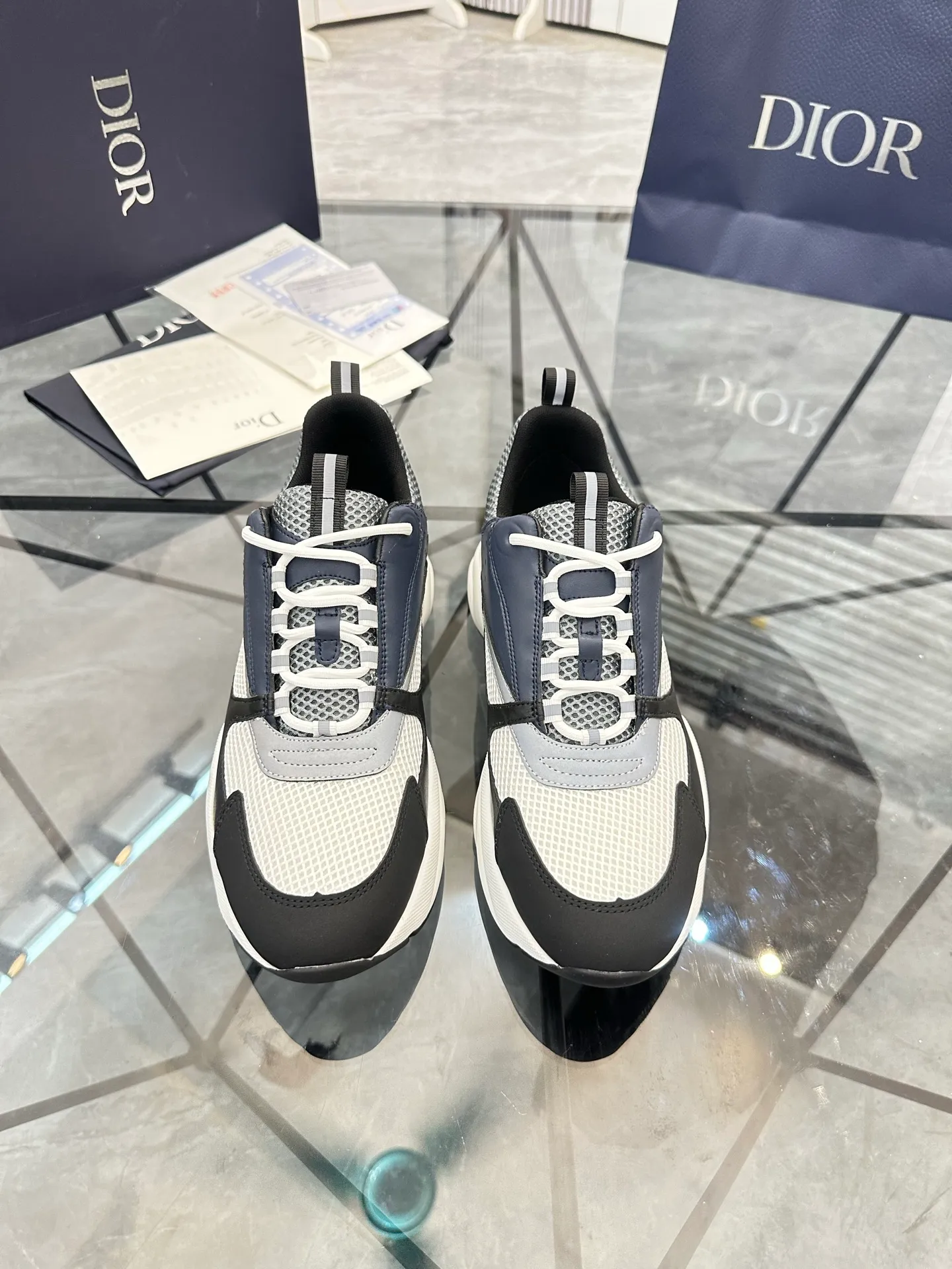 Men's shoes: 💰P460¥ Ready in Guangzhou, fully packaged Product trademark: Dior* "Dior*" low-top casual shoes Regular size: 38-46 (can be customized to 47) B22 Product materials: imported cowhide leather upper spliced ​​with original fabric, breathable lining, original outsole. Number: 920